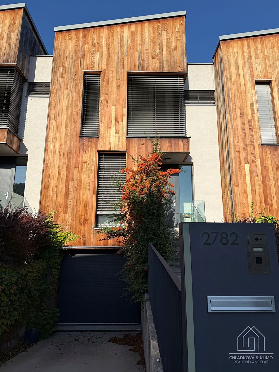 Pronájem rodinného domu 170 m², pozemek 168 m²